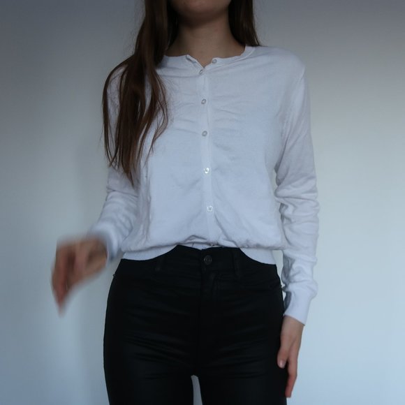 White button down long sleeve shirt. - Picture 1 of 3